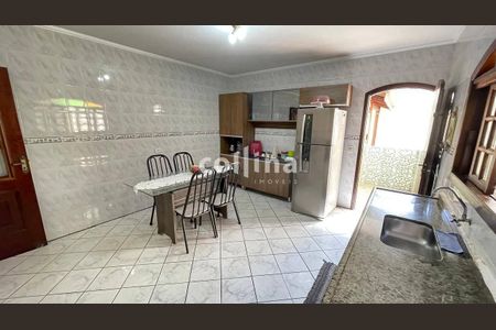 5_photo/94cf01c43b.ceff8192393c33de-ATLAS-63667fa2-de4a-4444-9378-bcd56f13a081.jpg de casa à venda com 3 quartos, 169m² em Vila Creti, Carapicuíba