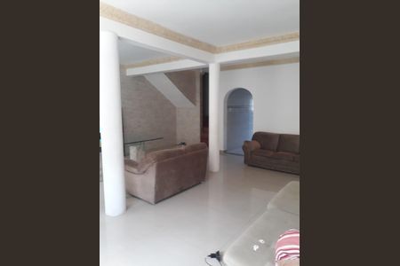 5_photo/94cf01cf0f.06c8618c74e95a37-ATLAS-e13d0fea-3f11-4eb9-9a64-10a2e81c4fd7.jpg de casa à venda com 3 quartos, 134m² em Carapicuíba, Carapicuíba