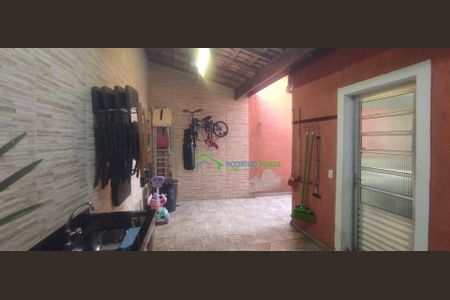 6_photo/94cf01cf49.70986b2d83168018-ATLAS-4dcbca7b-df78-47c9-b58f-217281c1931f.jpg de casa à venda com 3 quartos, 153m² em Jardim Ana Maria, Carapicuíba