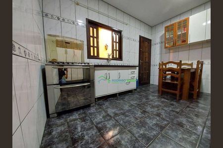 11_photo/94cf01d23d.fe96b63aec789ef1-ATLAS-35cda506-249a-4860-8211-44cd99349457.jpg de casa à venda com 3 quartos, 196m² em Vila Janete, Carapicuíba