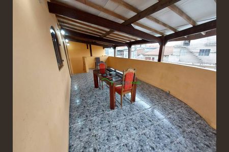 5_photo/94cf01d23d.fe96b63aec789ef1-ATLAS-753acca1-d473-43f2-b5b8-66102de03bc6.jpg de casa à venda com 3 quartos, 196m² em Vila Janete, Carapicuíba