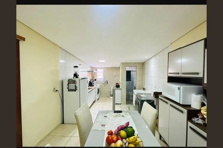 34_photo/94cf01e831.c0b639fe60a48f29-ATLAS-66ec0ecc-e388-4606-8412-66bf779da2a7.jpg de casa à venda com 4 quartos, 200m² em Centro, Carapicuíba