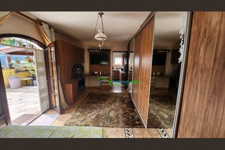 5_photo/94cf01ea41.3e1b4b7d4b39a1bc-ATLAS-db416418-c050-4b37-95bc-e110a8ccdf60.jpg de casa à venda com 3 quartos, 260m² em Jardim das Belezas, Carapicuíba