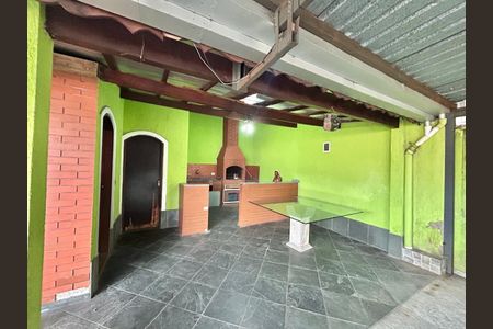 7_photo/94cf01eeb1.01e58fe0f594459a-ATLAS-e2be6c53-026e-45ae-ac8a-c8094c722754.jpg de casa à venda com 3 quartos, 187m² em Vila Caldas, Carapicuíba