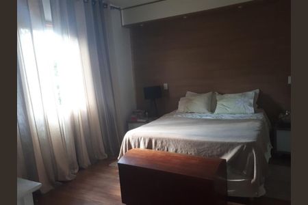 6_photo/94cf01eebd.ceff8192393c33de-ATLAS-434d11c4-3921-417c-b1ff-6aad2b8ef79e.jpg de casa à venda com 4 quartos, 307m² em Vila Caldas, Carapicuíba