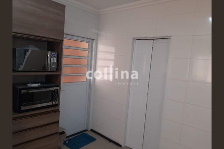 7_photo/94cf01eebd.ceff8192393c33de-ATLAS-4bc66124-b9a6-49de-932c-071db7e751f5.jpg de casa à venda com 4 quartos, 307m² em Vila Caldas, Carapicuíba