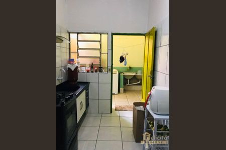 5_photo/94cf01f021.dc8bbd111761e841-ATLAS-27d62aa9-2d94-40f3-9373-bb43518d30de.jpg de casa à venda com 6 quartos, 250m² em Vila Gustavo Correia, Carapicuíba