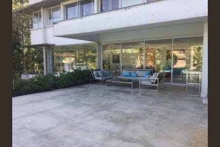 4_photo/94cf0206d9.93b8fa184532727f-ATLAS-1a3dd08e-9341-40b8-8421-2b5a75fa6b83.jpg de casa para alugar com 4 quartos, 1500m² em Residencial Tambore, Barueri