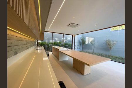 10_photo/94cf020f55.3186f84f4f11a7d0-ATLAS-cf8c0071-8846-4cba-8cf6-d6f55c7585ae.jpg de casa à venda com 4 quartos, m² em Centro Comercial Jubran, Barueri