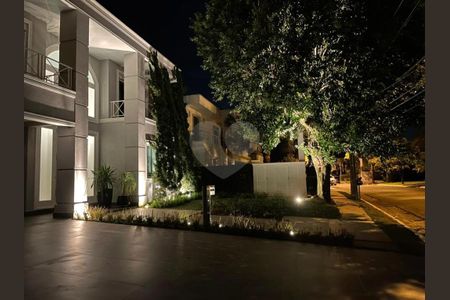 4_photo/94cf021477.3ddf5e48fefe922b-ATLAS-4833e0a8-a0a9-40cf-8c66-8e8fc5016ad7.jpg de casa de condomínio à venda com 4 quartos, 550m² em Alphaville Residencial Um, Barueri