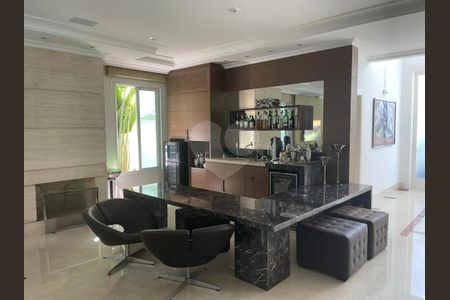 6_photo/94cf021477.3ddf5e48fefe922b-ATLAS-d815dbb0-bde5-45fd-b462-0170e04f8cae.jpg de casa de condomínio à venda com 4 quartos, 550m² em Alphaville Residencial Um, Barueri