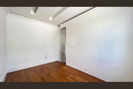 4_photo/94cf0214a7.15604e16f11eddfa-ATLAS-8e2bb610-2edf-43cc-8c31-451655f3e7bd.jpg de casa de condomínio à venda com 5 quartos, 1500m² em Alphaville Residencial Um, Barueri