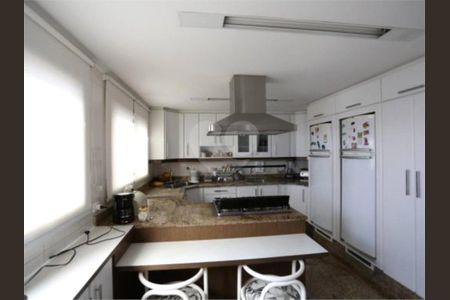 45_photo/94cf02151b.e6f02a1e96aef2b1-ATLAS-99d722b2-ed2f-422d-b29e-48b87dc48e70.jpg de casa de condomínio para alugar com 5 quartos, 900m² em Alphaville Residencial Um, Barueri