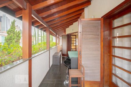 19_photo/94cf0234eb.adb140a9451bad8e-ATLAS-e40ebae4-c943-4940-aa5e-cedc7c4fdbdf.jpg de casa à venda com 5 quartos, 450m² em Alphaville Residencial Dois, Barueri