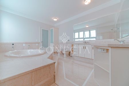 2_photo/94cf0239bd.9f73e101bd22bb98-ATLAS-0bf61d0b-e2f6-41d2-ab5d-0154175a1d7b.jpg de casa para alugar com 5 quartos, 700m² em Alphaville Industrial, Barueri