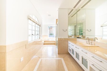 12_photo/94cf0239bd.9f73e101bd22bb98-ATLAS-7d2a7be5-b17c-4f4a-a29c-2ce3329cab79.jpg de casa para alugar com 4 quartos, 850m² em Alphaville Industrial, Barueri