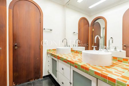 95_photo/94cf0239d1.9f73e101bd22bb98-ATLAS-0f941853-f7d4-4e2b-b51f-051a7d7a16c0.jpg de casa para alugar com 4 quartos, 680m² em Alphaville Residencial Dois, Barueri