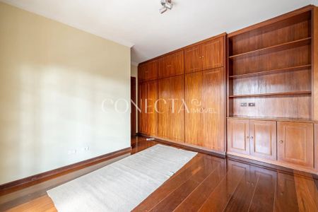 34_photo/94cf0239d1.9f73e101bd22bb98-ATLAS-f44eaf2b-d287-47d6-aac6-cca3ecb66636.jpg de casa para alugar com 4 quartos, 430m² em Alphaville Residencial Dois, Barueri