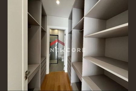 12_photo/94cf026a6b.adfe693aa2b53e17-ATLAS-3fc7aae6-5a1e-4dbe-a392-2f5a9b8ef18d.jpg de casa à venda com 5 quartos, 1090m² em Alphaville Residencial Um, Barueri