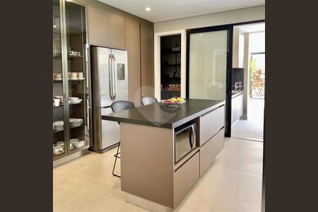 6_photo/94cf026b33.70d34e1d457a0501-ATLAS-282c2bb3-cd5a-4b30-b249-559f1b7afbc6.jpg de casa de condomínio à venda com 4 quartos, 350m² em Alphaville Residencial Um, Barueri