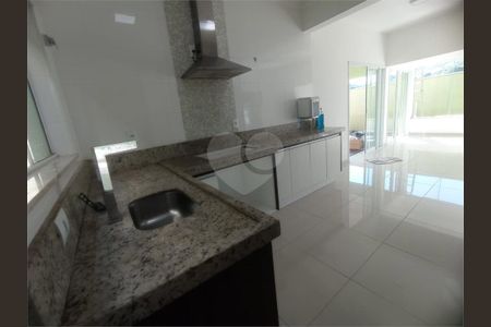 24_photo/94cf0276b5.07fb07773285f6be-ATLAS-6c0aa2f3-4c8e-4782-a54b-7b9ec0c62af1.jpg de casa à venda com 3 quartos, 227m² em Centro Empresarial Tamboré, Santana de Parnaíba