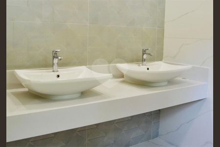 3_photo/94cf030a5f.bb2cfda027800a9a-ATLAS-cc7ce4e4-bd46-4769-a7d3-9ef7935ae29a.jpg de casa à venda com 3 quartos, 297m² em Vila Sao Luiz (Valparaizo), Barueri