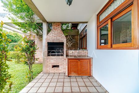 8_photo/94cf03112f.6e9caad652d7436d-ATLAS-2e76b5d9-beb7-4c9a-822e-82f49379a98d.jpg de casa para alugar com 3 quartos, 420m² em Residencial Cinco (Alphaville), Santana de Parnaíba