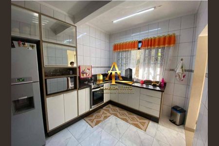 3_photo/94cf0393a3.3a7e13b4e8fd3bcb-ATLAS-137132e9-41b6-4839-bfc0-1e656940f639.jpg de casa à venda com 4 quartos, 180m² em Vila Universal, Barueri