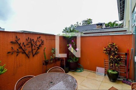 5_photo/94cf03bfd5.20e18beb5a66d940-ATLAS-3e98bef9-5498-417d-8564-7192ffd3e7d8.jpg de casa à venda com 3 quartos, 96m² em Jardim Regina Alice, Barueri