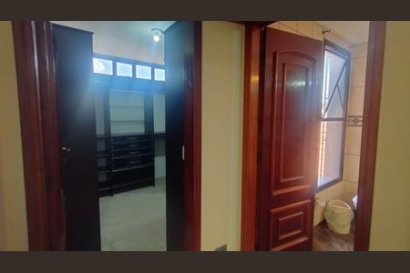 34_photo/94cf03ce85.93b8fa184532727f-ATLAS-adff8988-42fc-4b18-9c51-7d6cdbfe578b.jpg de casa para alugar com 4 quartos, 168m² em Jardim dos Camargos, Barueri