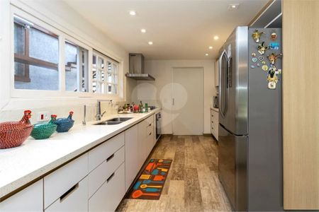 5_photo/94cf050563.19e03aecb237846c-ATLAS-7ea2e1fa-b1e6-429a-91c8-06e2c9a8595d.jpg de casa de condomínio à venda com 3 quartos, 220m² em Morada dos Pássaros, Barueri