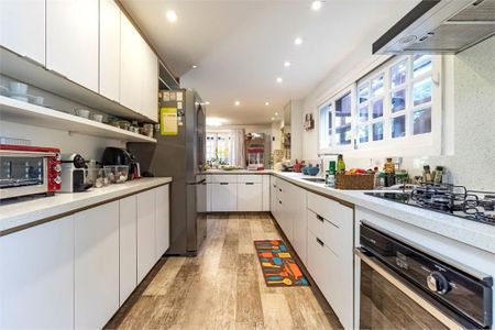 26_photo/94cf050563.19e03aecb237846c-ATLAS-b3beb7d2-b1c9-4e48-b0c7-b325b6e95de5.jpg de casa de condomínio à venda com 3 quartos, 220m² em Morada dos Pássaros, Barueri