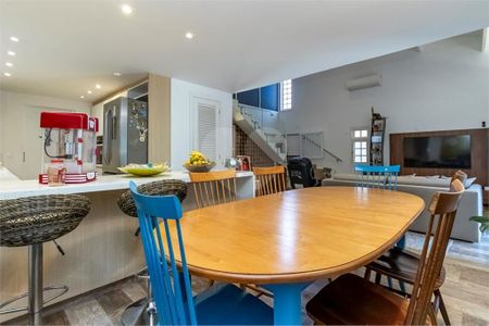 31_photo/94cf050563.19e03aecb237846c-ATLAS-bacd10f7-f5ff-43a2-8ebf-2b9e8acb2ea6.jpg de casa de condomínio à venda com 3 quartos, 220m² em Morada dos Pássaros, Barueri