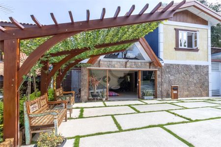 5_photo/94cf050563.19e03aecb237846c-ATLAS-c9b48ad3-d961-4ce2-930f-8f9a351b2a6a.jpg de casa de condomínio à venda com 3 quartos, 220m² em Morada dos Pássaros, Barueri