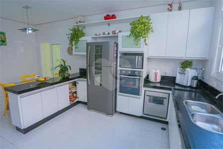 45_photo/94cf0517e1.07f29284d16cc936-ATLAS-89c2ebe7-9ca4-4d2f-a5c2-20d69af0f0a7.jpg de casa para alugar com 4 quartos, 483m² em Residencial Morada dos Lagos, Barueri