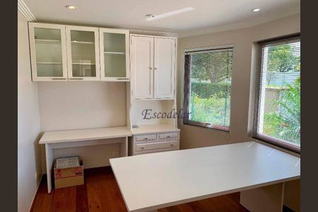 5_photo/94cf0518eb.34730a09c7934e52-ATLAS-adc1b63e-de7e-4fb7-aaf5-a47855abf512.jpg de casa à venda com 4 quartos, 420m² em Residencial Morada dos Lagos, Barueri