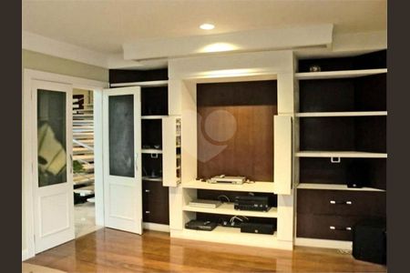 4_photo/94cf051965.fd4e69175d3a2864-ATLAS-84e243cf-2b07-498a-b79b-d4f6a7a1e233.jpg de casa à venda com 5 quartos, 560m² em Residencial Morada dos Lagos, Barueri