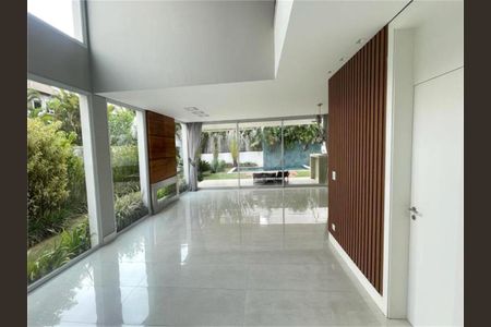 5_photo/94cf051a1b.3961273fd8d435e4-ATLAS-02adaf9a-3c6d-4b83-bdd3-1e064b710ee3.jpg de casa à venda com 4 quartos, 555m² em Residencial Morada dos Lagos, Barueri