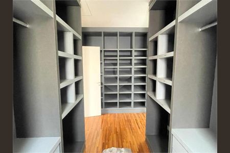 3_photo/94cf051a1b.3961273fd8d435e4-ATLAS-324c9b97-5f04-46ff-8d9c-c134b529f2d4.jpg de casa à venda com 4 quartos, 430m² em Residencial Morada dos Lagos, Barueri