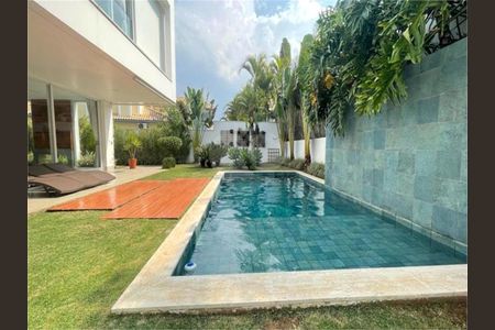 10_photo/94cf051a1b.3961273fd8d435e4-ATLAS-9893c3e7-e02a-4ee5-9a14-fd5a748e292f.jpg de casa à venda com 4 quartos, 430m² em Residencial Morada dos Lagos, Barueri