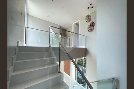 11_photo/94cf051a1b.3961273fd8d435e4-ATLAS-bb56a536-e8c2-40bd-b8b1-e60902656394.jpg de casa à venda com 4 quartos, 555m² em Residencial Morada dos Lagos, Barueri