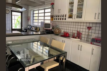 6_photo/94cf051a1d.4e221277b30b404d-ATLAS-749d89c3-b0f8-417d-8470-5da8418f6a98.jpg de casa à venda com 5 quartos, 467m² em Residencial Morada dos Lagos, Barueri