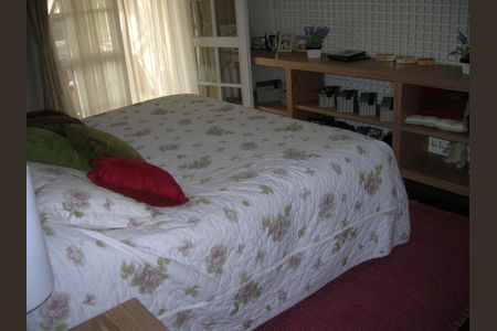 4_photo/94cf051a93.6e53403f950fb4ab-ATLAS-e16b3974-9d88-4ffa-8b51-63c5446aaa8b.jpg de casa à venda com 4 quartos, 350m² em Residencial das Estrelas, Barueri