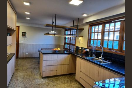 6_photo/94cf051b17.ceff8192393c33de-ATLAS-9cffdc68-e2da-4d41-80ac-9fd68e5f1b6d.jpg de casa de condomínio à venda com 3 quartos, 480m² em Residencial Morada dos Lagos, Barueri