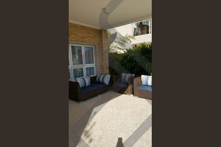 11_photo/94cf051b43.2f15d505e37c7ac5-ATLAS-5179dd7a-66e0-4964-bca8-e4fcb8e188e8.jpg de casa à venda com 4 quartos, 380m² em Residencial Morada dos Lagos, Barueri