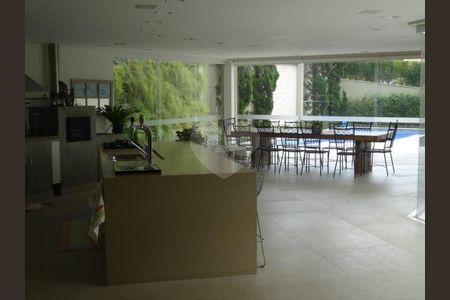 10_photo/94cf051bc5.70986b2d83168018-ATLAS-e2ea9ce1-e88c-45d4-9c92-be3caadef7a2.jpg de casa à venda com 4 quartos, 945m² em Residencial Morada dos Lagos, Barueri