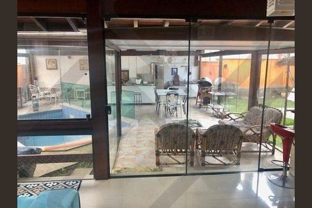 2_photo/94cf051be3.2b4381d368a6f37f-ATLAS-bb918896-335b-45cf-b84d-e0f1946c169b.jpg de casa à venda com 4 quartos, 470m² em Residencial Morada dos Lagos, Barueri