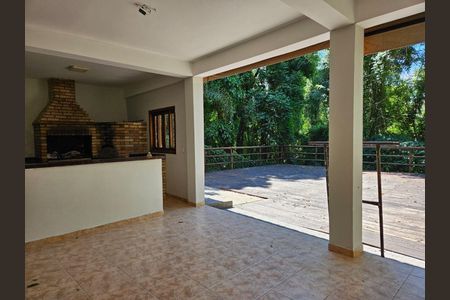 5_photo/94cf055d39.79518a11401aeb31-ATLAS-2ee92adc-e82a-414b-aa1e-01a25f39ecb2.jpg de casa de condomínio à venda com 3 quartos, 170m² em Morada dos Pinheiros (Aldeia da Serra), Santana de Parnaíba