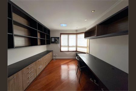 38_photo/94cf056951.61df383ebc62b81a-ATLAS-acb1c6ce-aee5-4daa-80f4-e9977ca174c3.jpg de casa à venda com 4 quartos, 300m² em Aldeia da Serra, Santana de Parnaíba