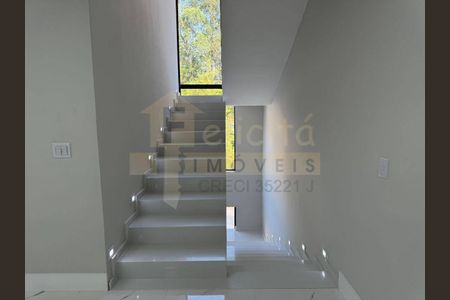 5_photo/94cf05ac5b.6fc72f61f5a48d47-ATLAS-29fd2a85-50af-41c6-adf3-60e036b4608e.jpg de casa à venda com 3 quartos, 382m² em Morada das Nuvens, Barueri